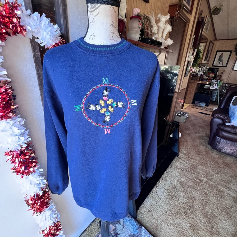 Vintage Mickey & Co Sweatshirt Women’s M Disney Mickey Mouse Compass Explorer.